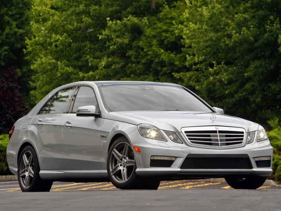  Mercedes-Benz E63 AMG 2009 года  (US) (фото 8 из 11)
